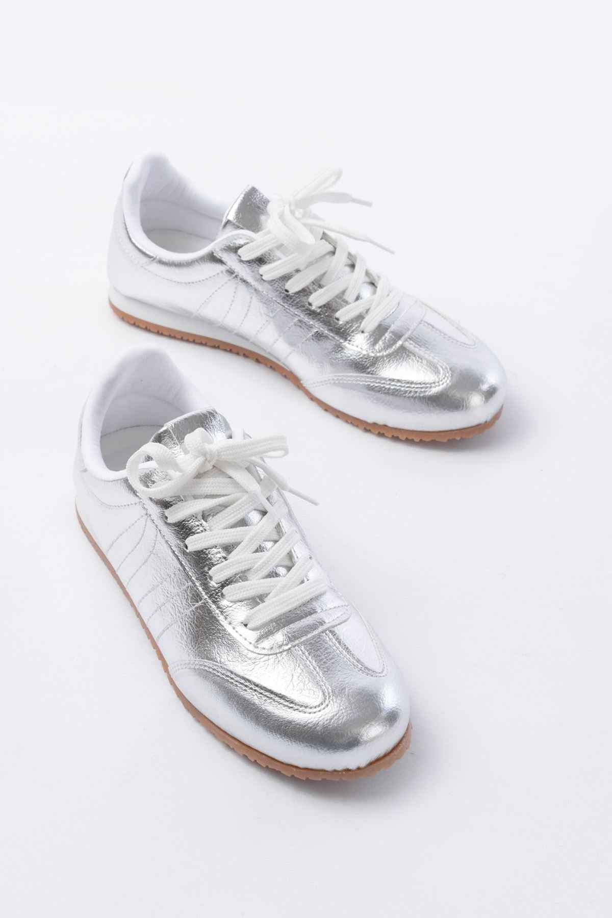 Ayakkabı Aşkı M-1009 Gümüş Rugan Bağcıklı Günlük Kadın Spor