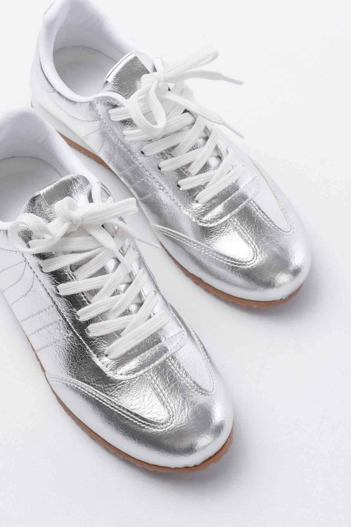 Ayakkabı Aşkı M-1009 Gümüş Rugan Bağcıklı Günlük Kadın Spor