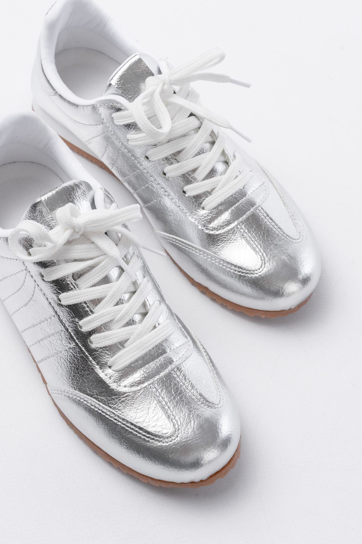 Ayakkabı Aşkı Gümüş Rugan Bağcıklı Günlük Kadın Spor