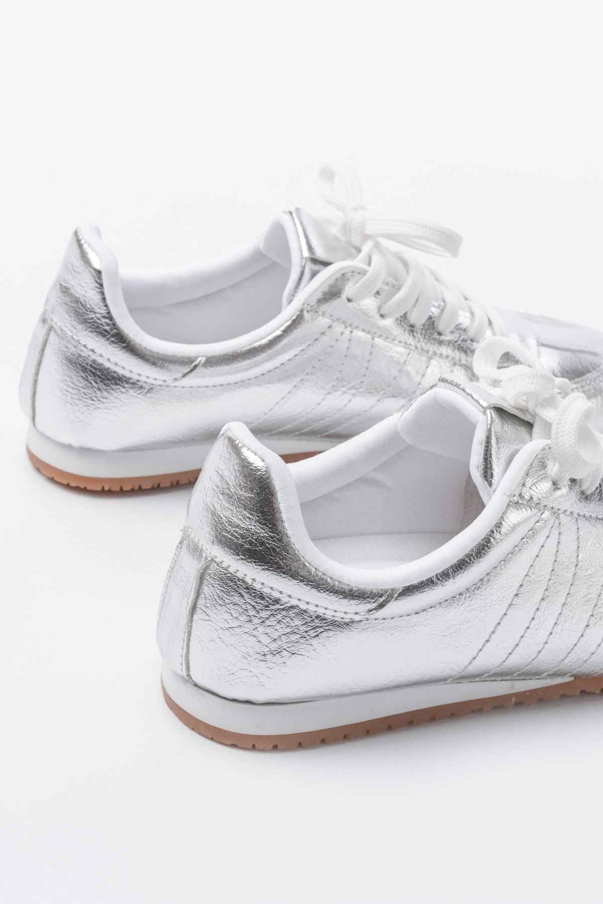 Ayakkabı Aşkı M-1009 Gümüş Rugan Bağcıklı Günlük Kadın Spor