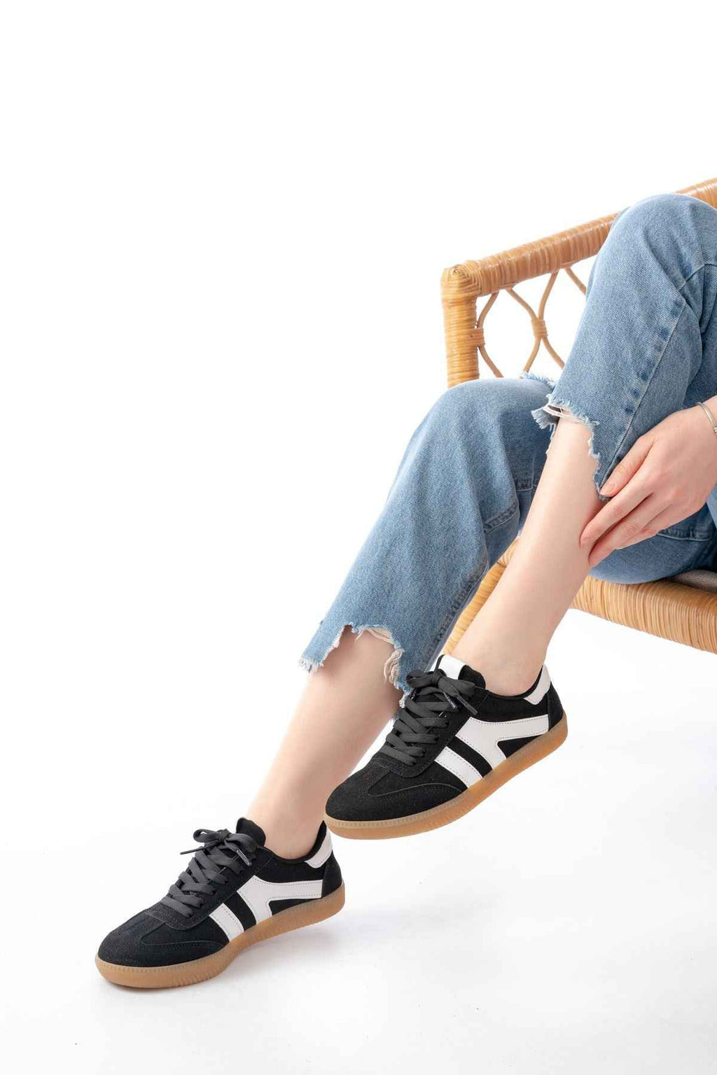 Ayakkabı Aşkı M-1004 Siyah Süet Bağcıklı Termo Taban Günlük Kadın Spor