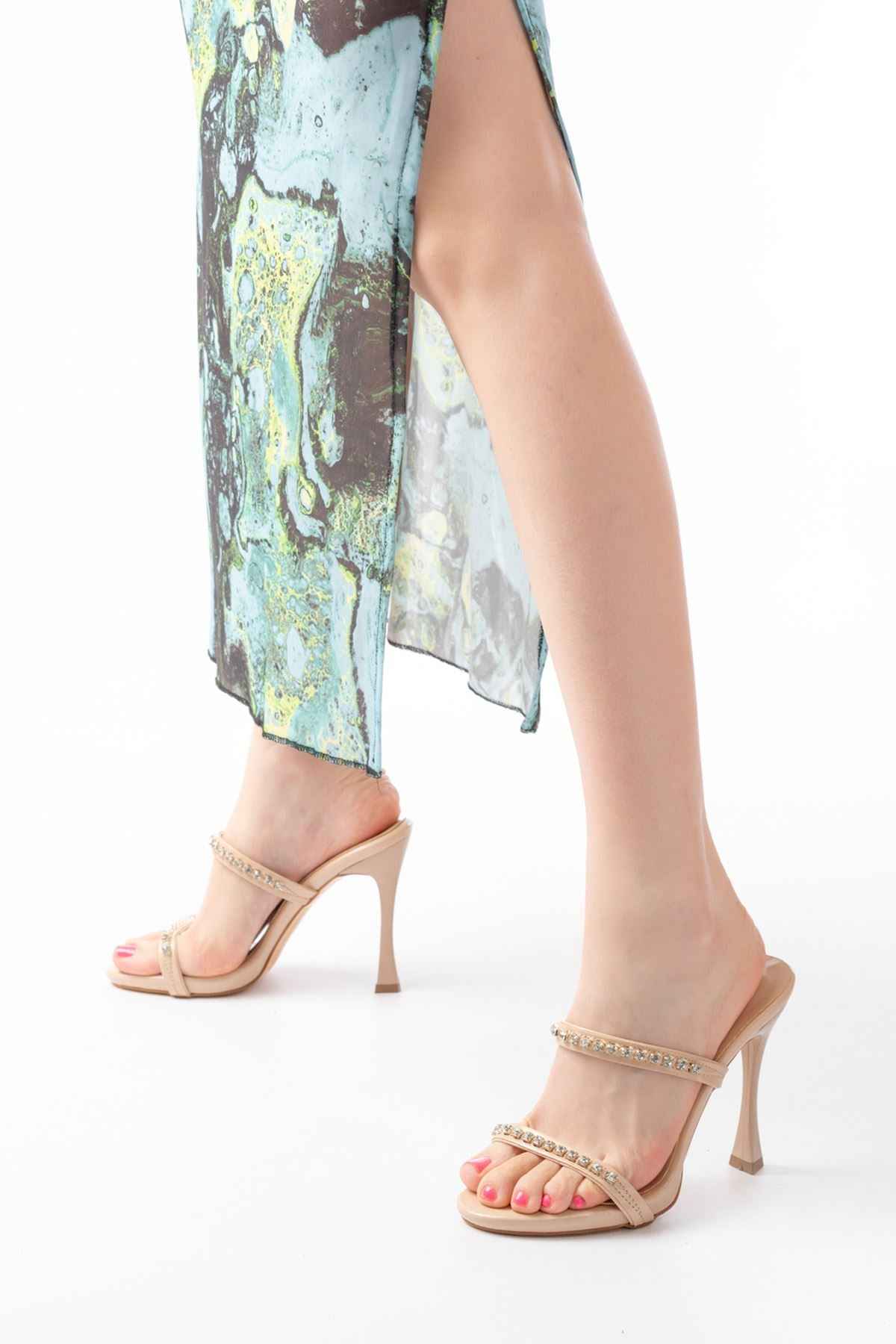 Ayakkabı Aşkı  A-50 Kadın Bej Rugan Taşlı Platformlu Topuklu Terlik