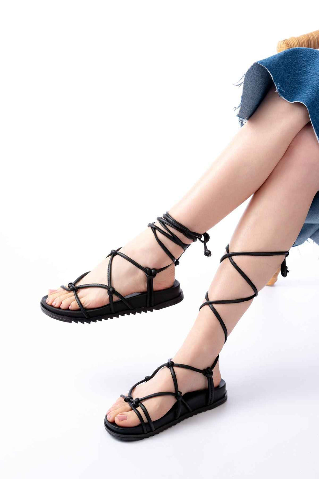 Ayakkabı Aşkı 1001-1001 Siyah Bilekten Bağcıklı Kadın Sandalet