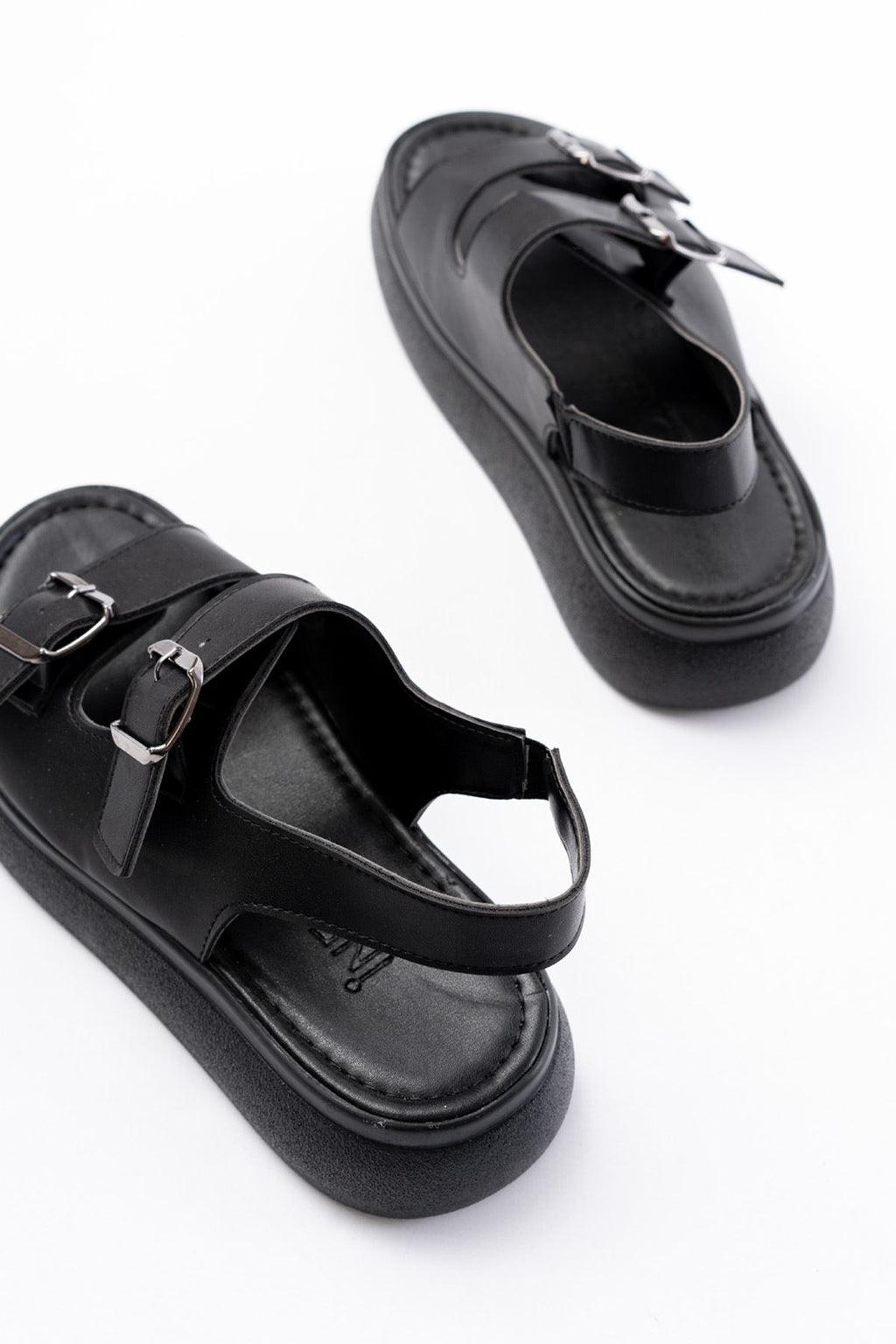 Ayakkabı Aşkı Siyah Günlük Dolgu Topuk Toka Aksesuarlı Kadın Sandalet