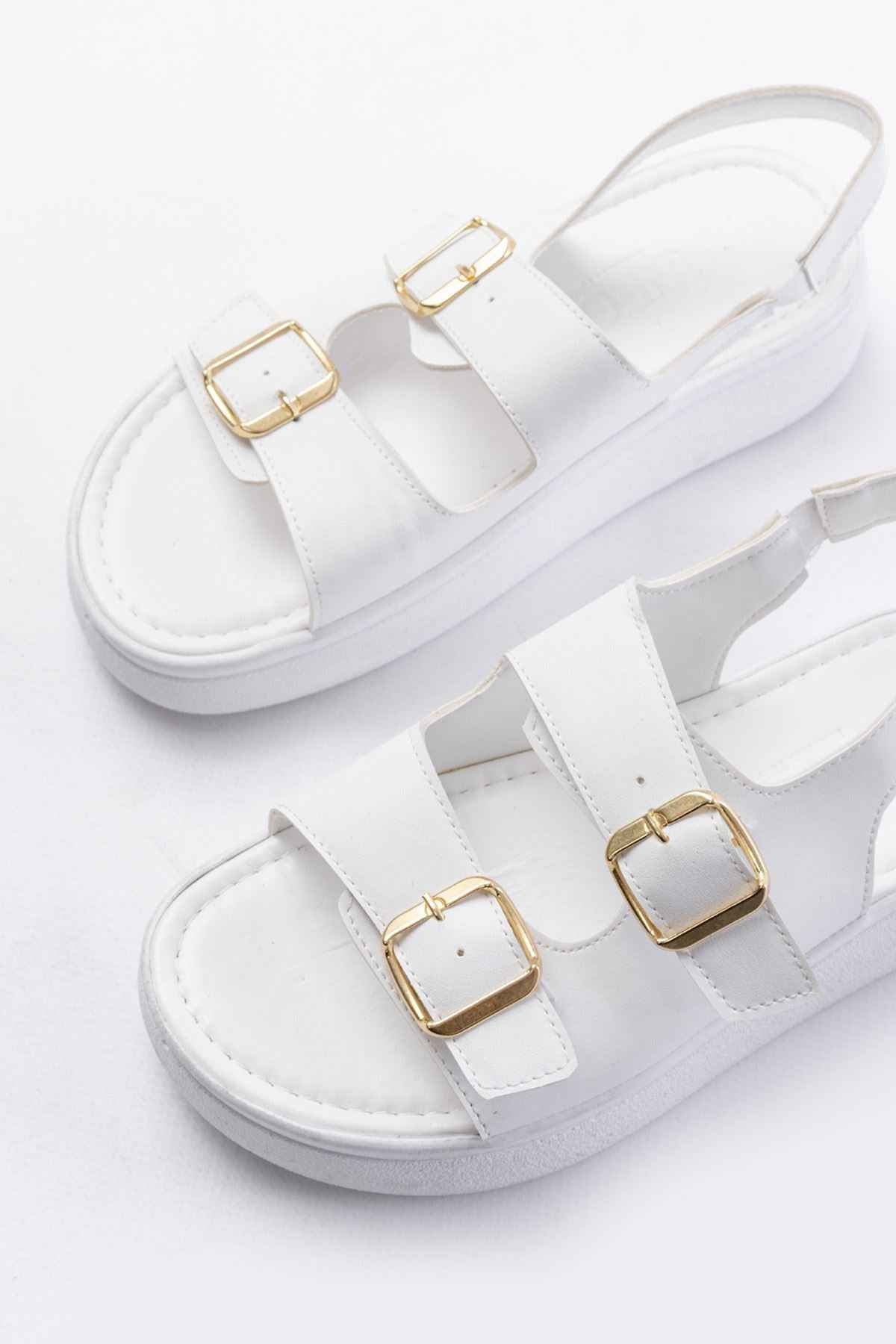Ayakkabı Aşkı 24413-572 Beyaz Günlük Dolgu Topuk Toka Aksesuarlı Kadın Sandalet