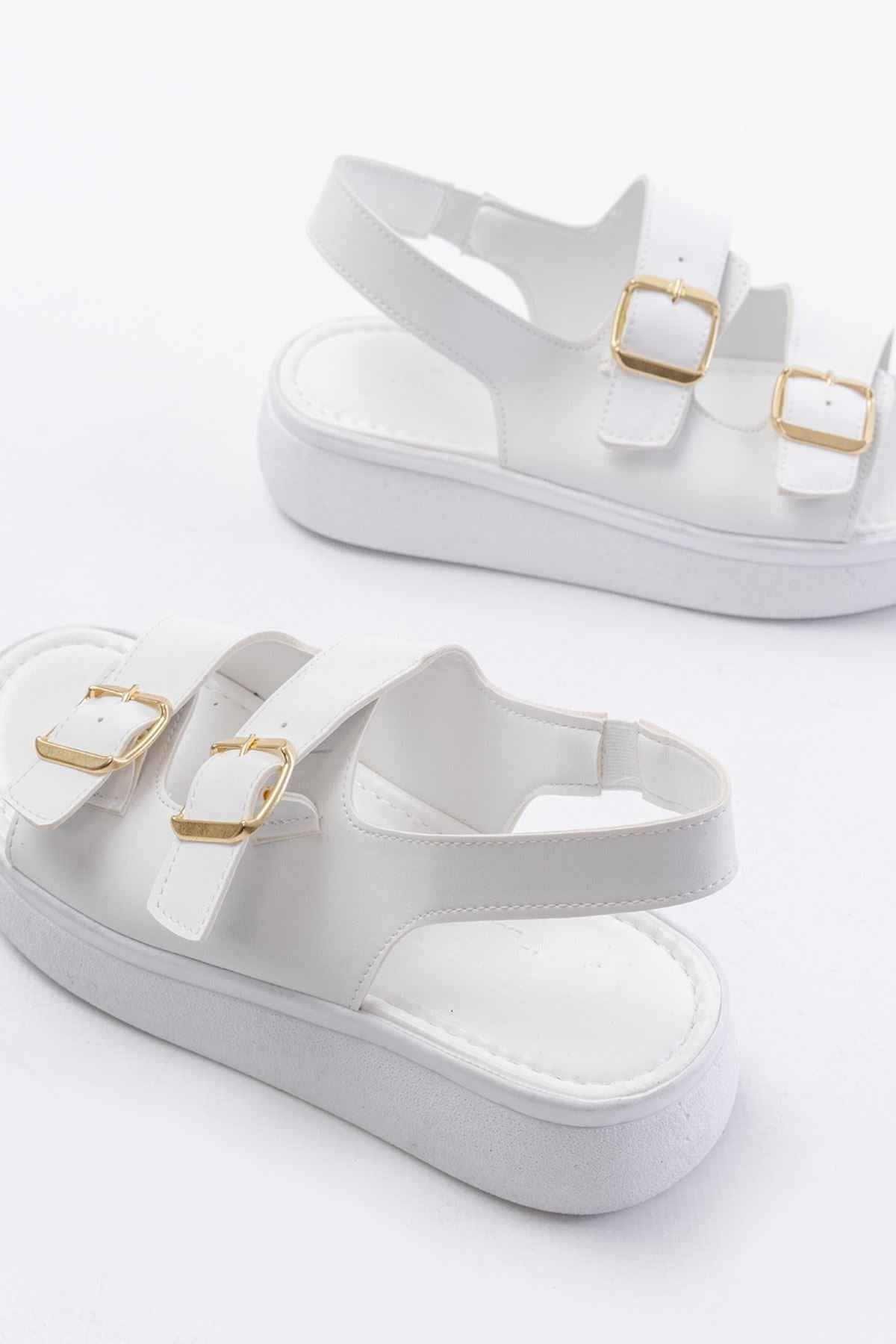 Ayakkabı Aşkı 24413-572 Beyaz Günlük Dolgu Topuk Toka Aksesuarlı Kadın Sandalet