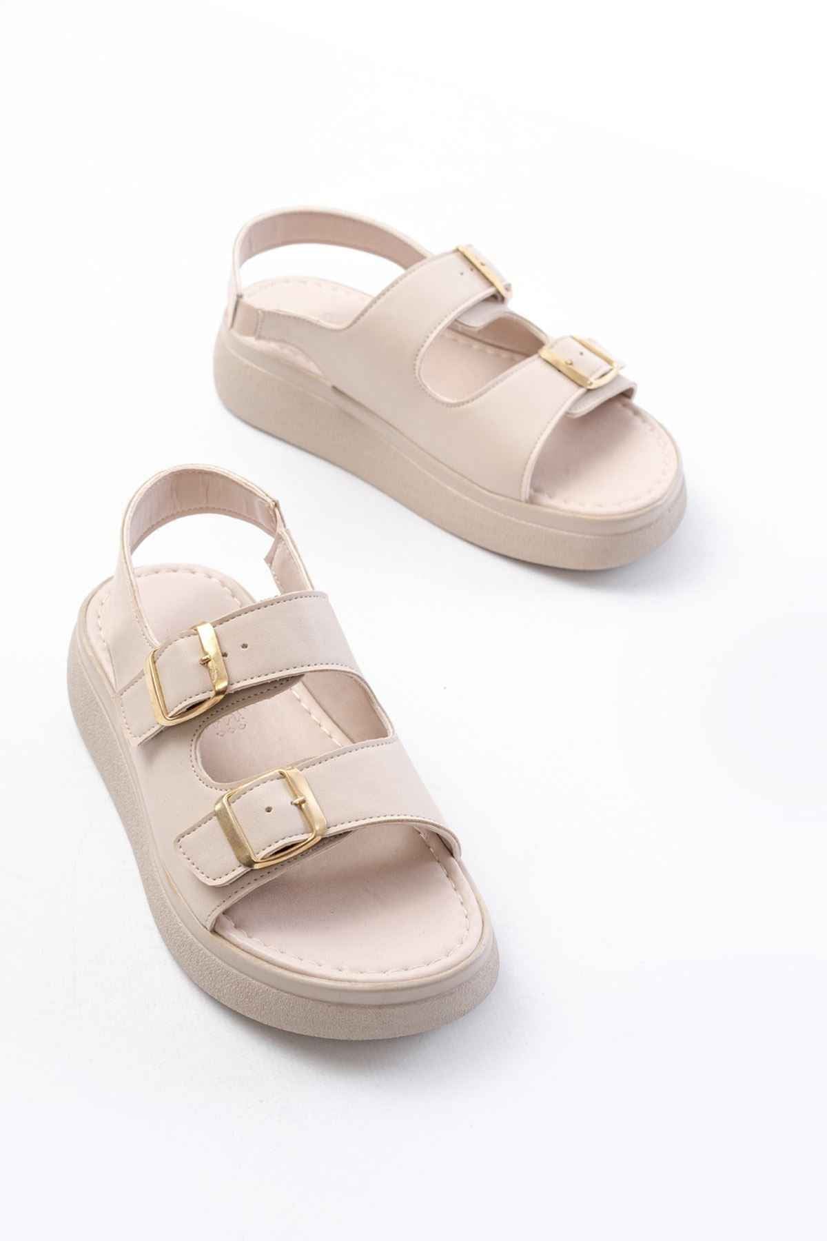 Ayakkabı Aşkı 24413-572 Bej Günlük Dolgu Topuk Toka Aksesuarlı Kadın Sandalet