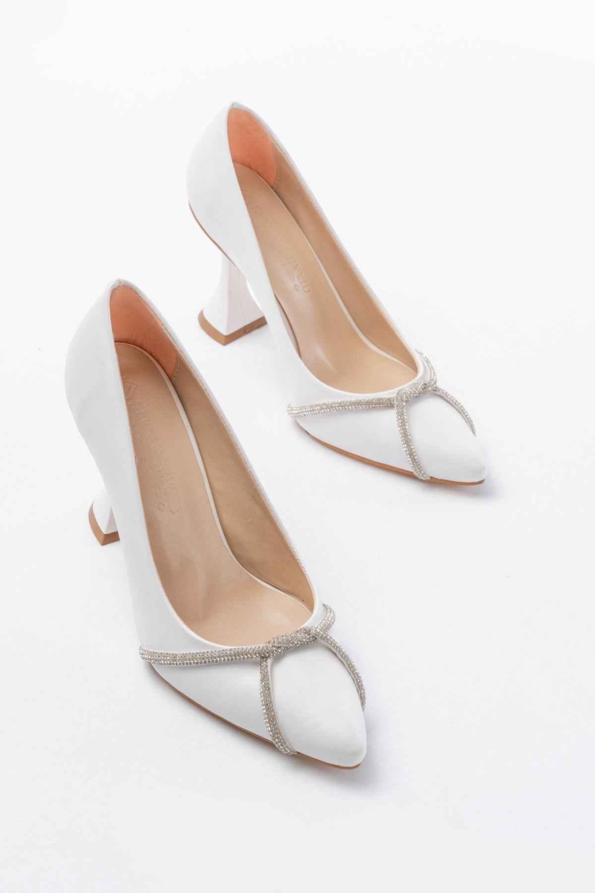 Ayakkabı Aşkı  K-10 Beyaz Günlük Sarmal Taşlı Topuklu Kadın Ayakkabı