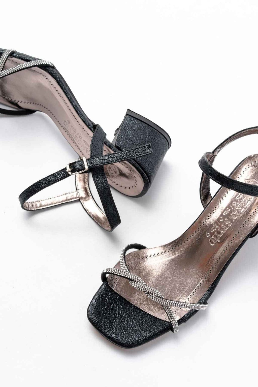 Ayakkabı Aşkı K-888 Kadın Siyah Ince Sarmal Bantlı Topuklu Ayakkabı