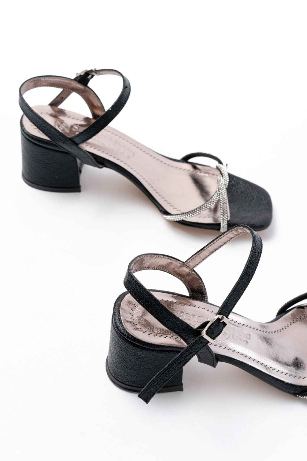 Ayakkabı Aşkı K-888 Kadın Siyah Ince Sarmal Bantlı Topuklu Ayakkabı