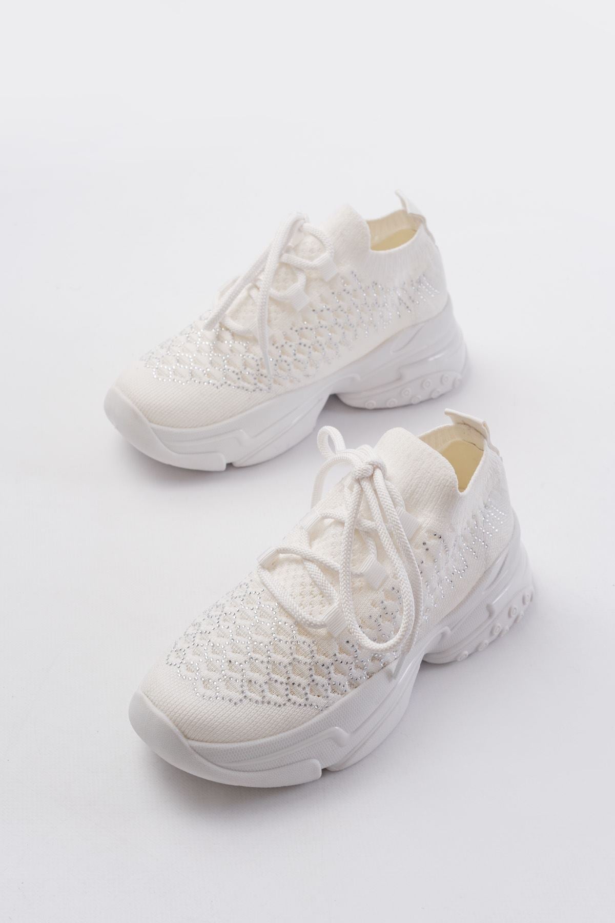 Ayakkabı Aşkı Beyaz Günlük Bağcıklı Fileli Taş Aksesuarlı Kadın Spor Ayakkabı - Ayakkabı Aşkı