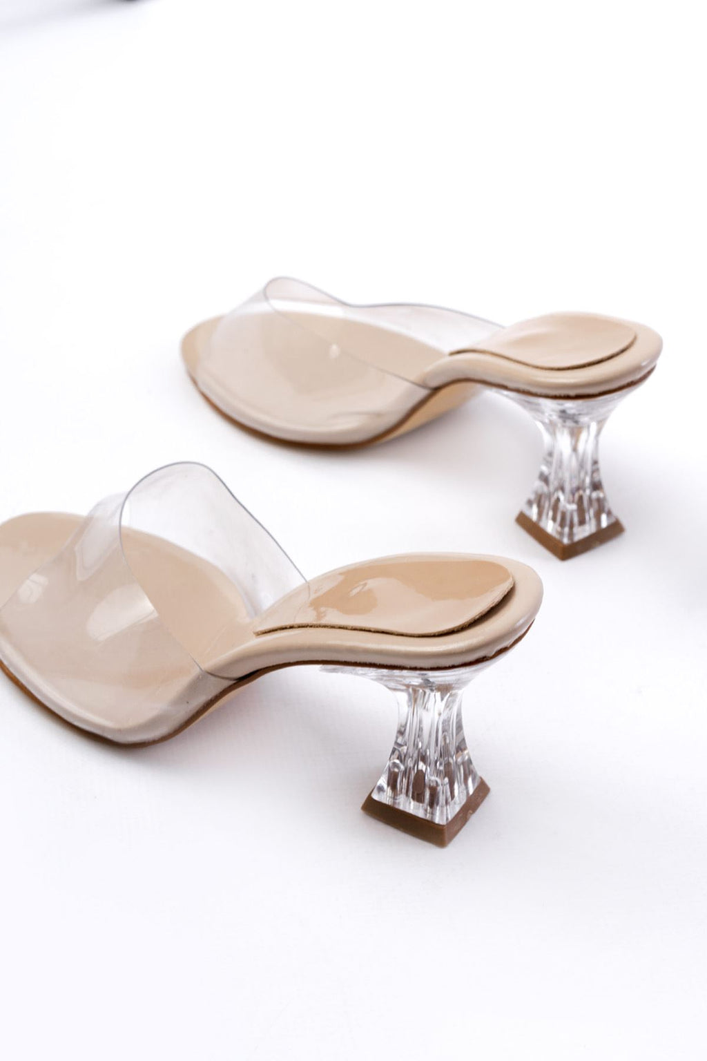 Ayakkabı Aşkı Bej Rugan Şeffaf Bantlı Şeffaf Topuklu Yuvarlak Burunlu Kadın Terlik - Ayakkabı Aşkı