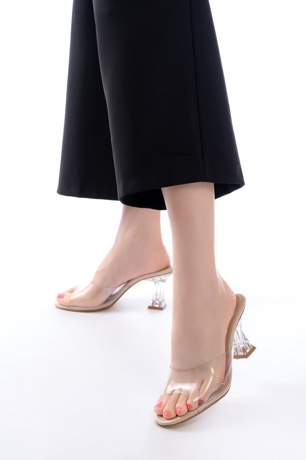 Ayakkabı Aşkı Bej Rugan Şeffaf Bantlı Şeffaf Topuklu Yuvarlak Burunlu Kadın Terlik - Ayakkabı Aşkı