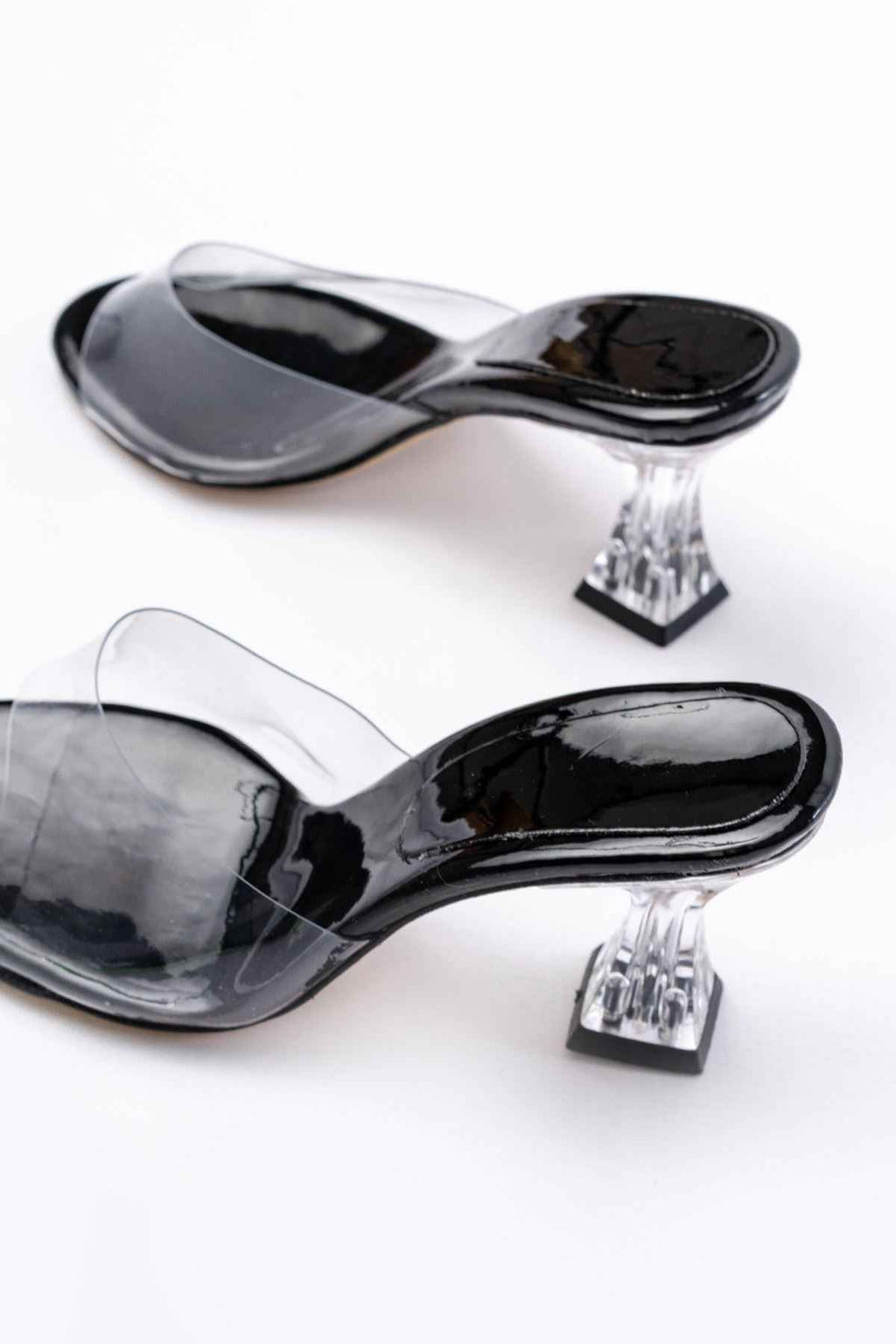 Ayakkabı Aşkı S-619 Siyah Rugan Şeffaf Bantlı Şeffaf Topuklu Yuvarlak Burunlu Kadın Terlik