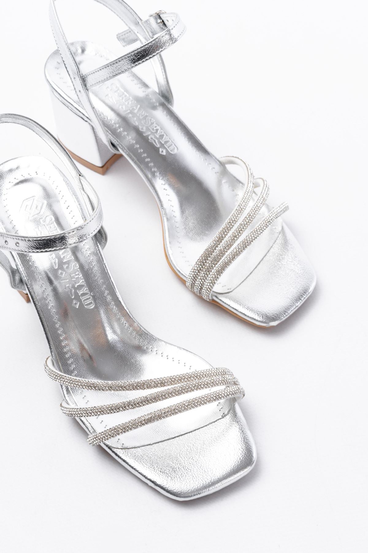 Ayakkabı Aşkı Gümüş 3 Bantlı Topuklu Kadın Ayakkabı - Ayakkabı Aşkı