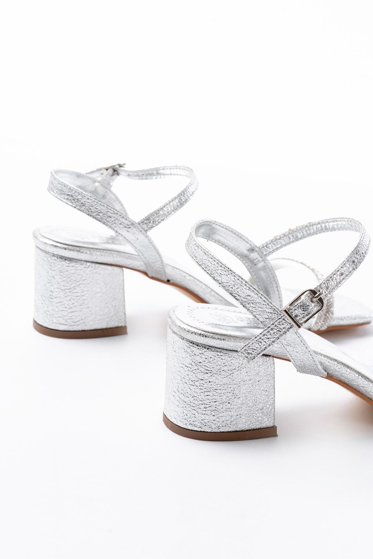 Ayakkabı Aşkı Gümüş Çift Bantlı Taşlı Kalın Topuklu Kadın Ayakkabı - Ayakkabı Aşkı