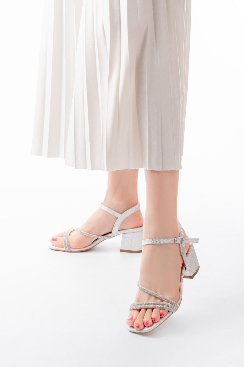 Ayakkabı Aşkı Gümüş Bantlı Taşlı Kalın Şeffaf Topuklu Kadın Ayakkabı - Ayakkabı Aşkı