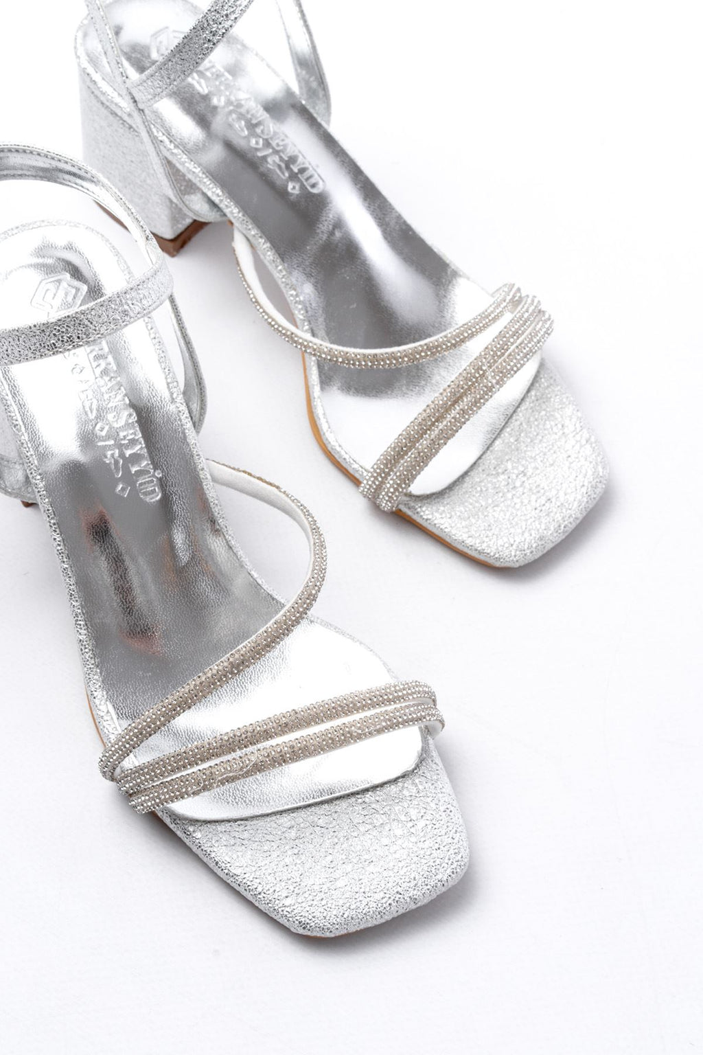 Ayakkabı Aşkı Gümüş Bantlı Taşlı Kalın Şeffaf Topuklu Kadın Ayakkabı - Ayakkabı Aşkı
