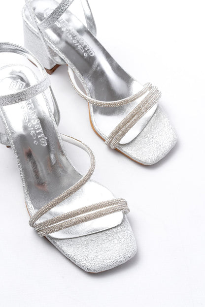 Ayakkabı Aşkı Gümüş Bantlı Taşlı Kalın Şeffaf Topuklu Kadın Ayakkabı