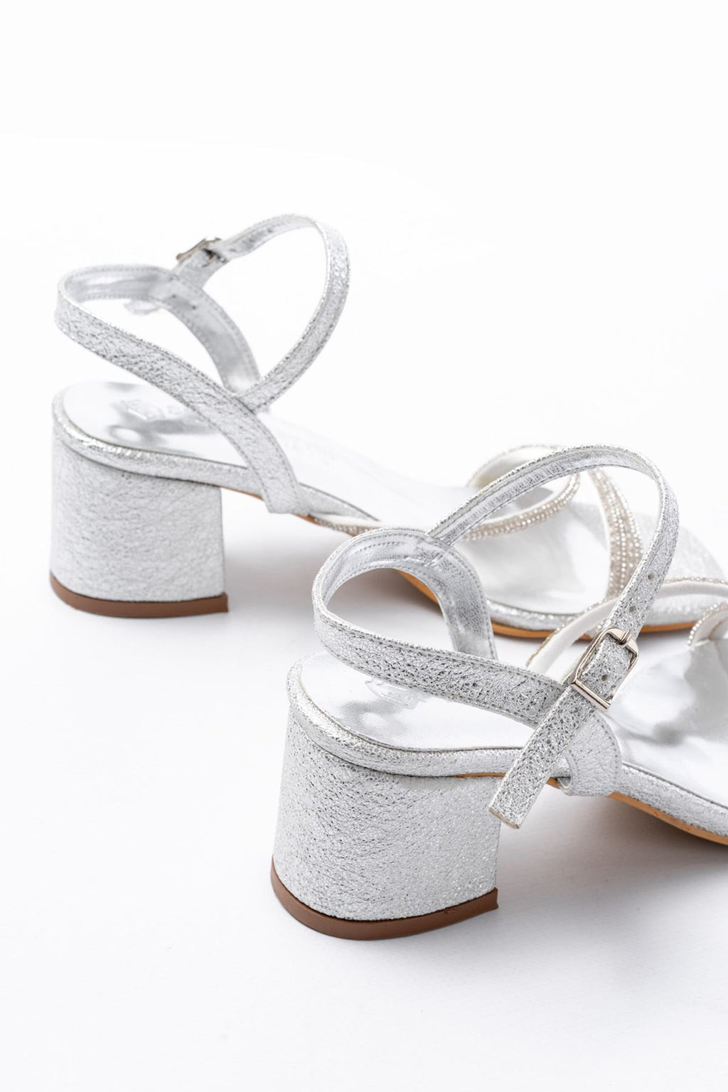 Ayakkabı Aşkı Gümüş Bantlı Taşlı Kalın Şeffaf Topuklu Kadın Ayakkabı - Ayakkabı Aşkı