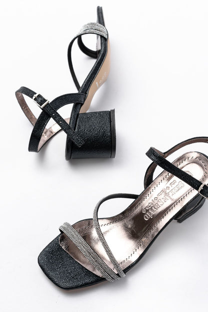 Ayakkabı Aşkı Siyah Bantlı Taşlı Kalın Şeffaf Topuklu Kadın Ayakkabı