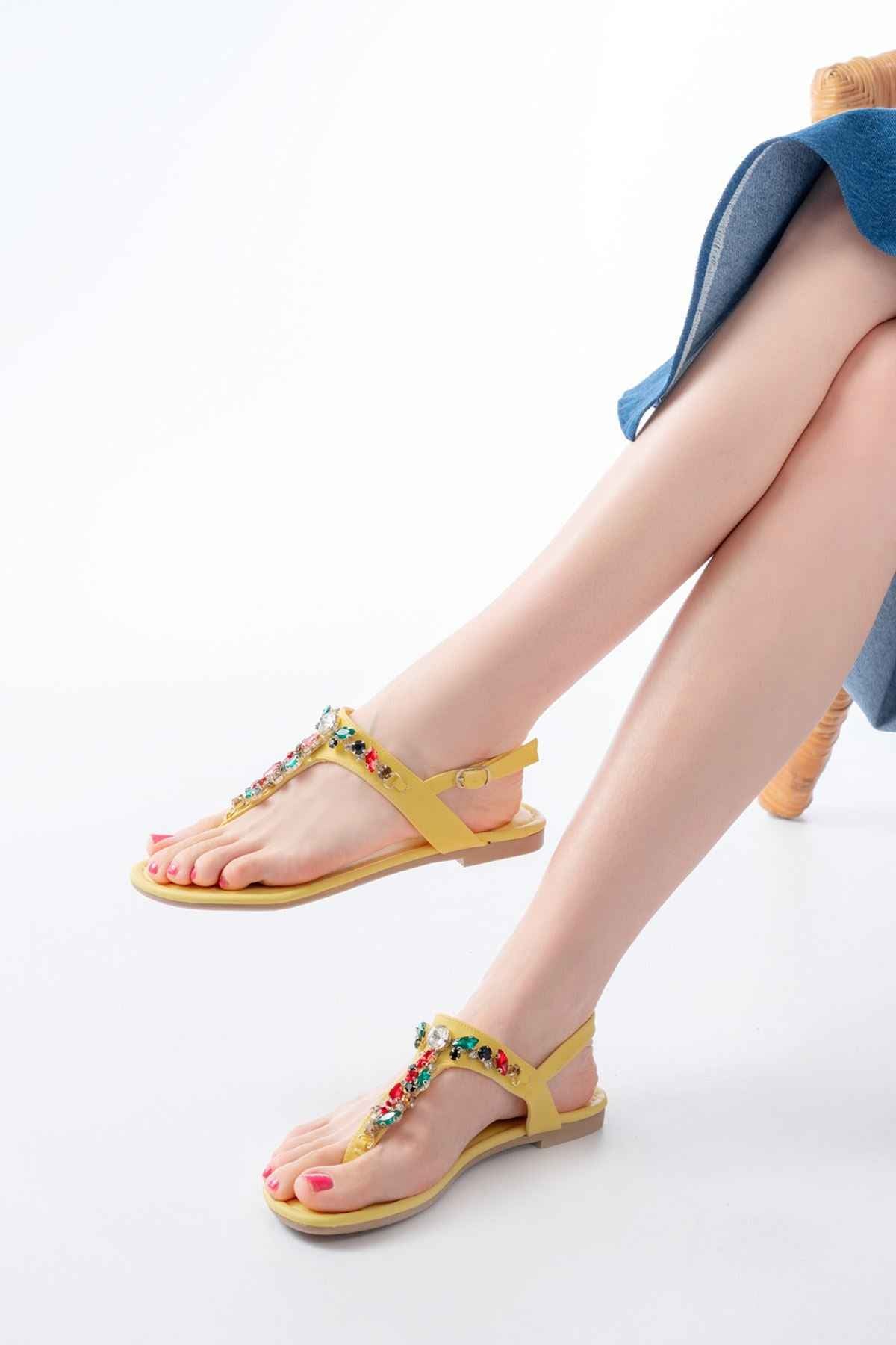 Ayakkabı Aşkı 152-1110 Sarı Multi Taşlı Parmak Arası Kadın Sandalet