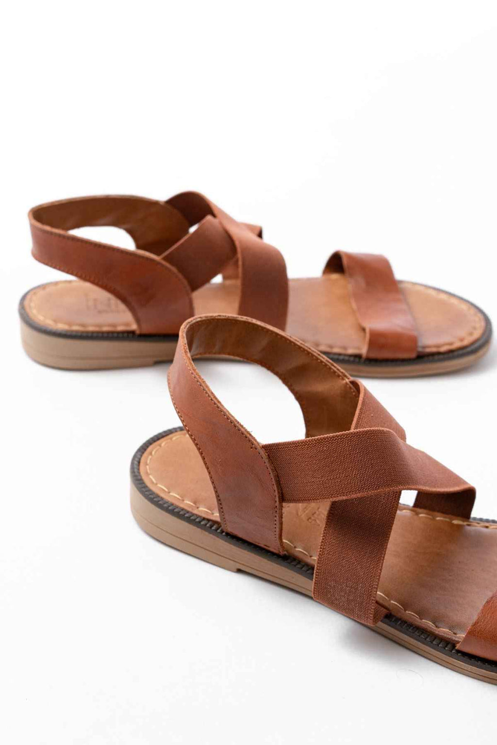 Ayakkabı Aşkı 205-04 Taba Tek Bantlı Lastikli Hakiki Deri Ortopedik Taban Kadın Sandalet