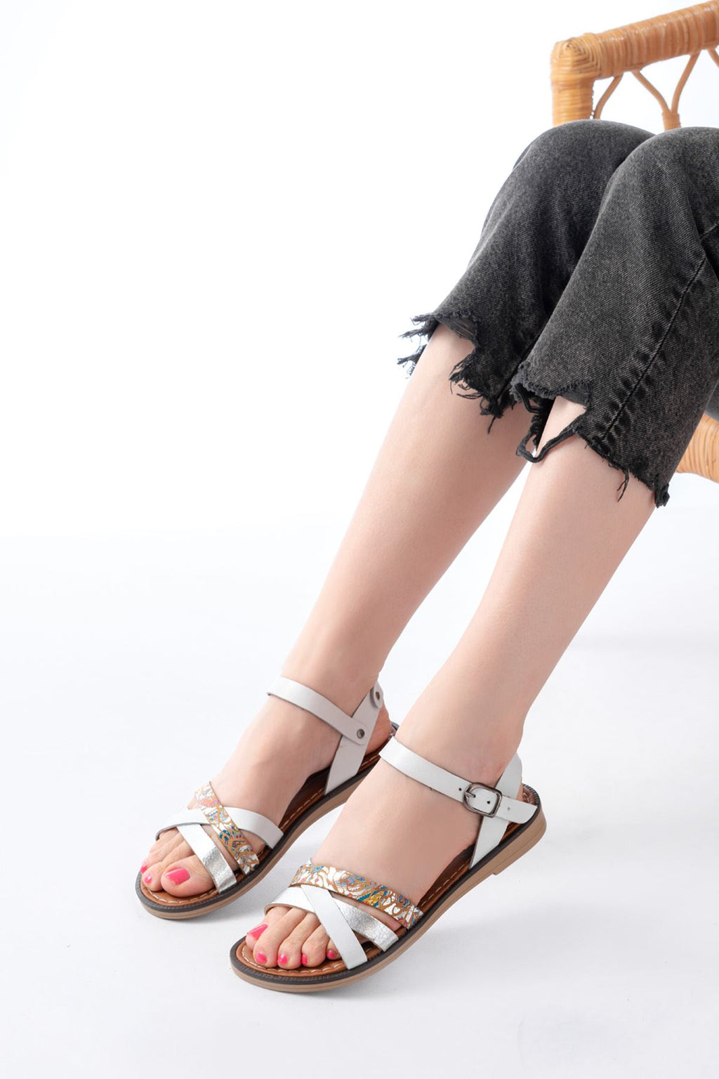 Ayakkabı Aşkı Beyaz Garni Ortopedik Hakiki Deri Kadın Sandalet - Ayakkabı Aşkı