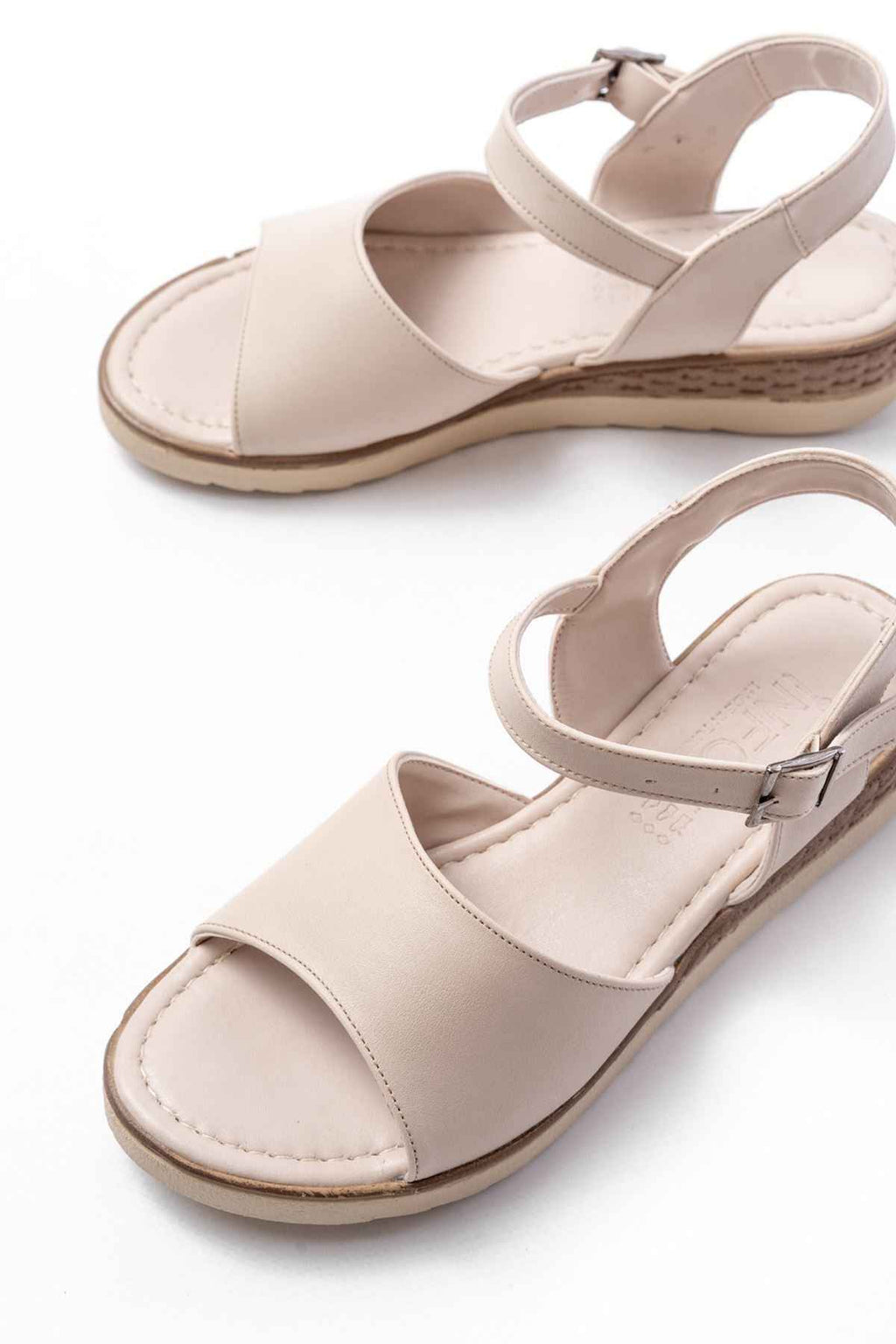 Ayakkabı Aşkı 692-500 Bej Ortopedik Taban Tokalı Kadın Sandalet