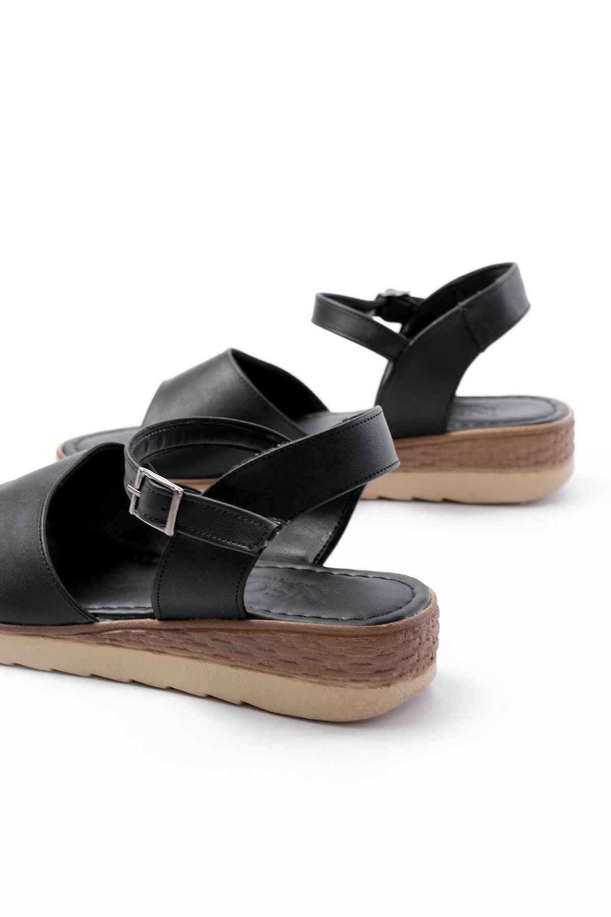 Ayakkabı Aşkı 692-500 Siyah Ortopedik Taban Tokalı Kadın Sandalet
