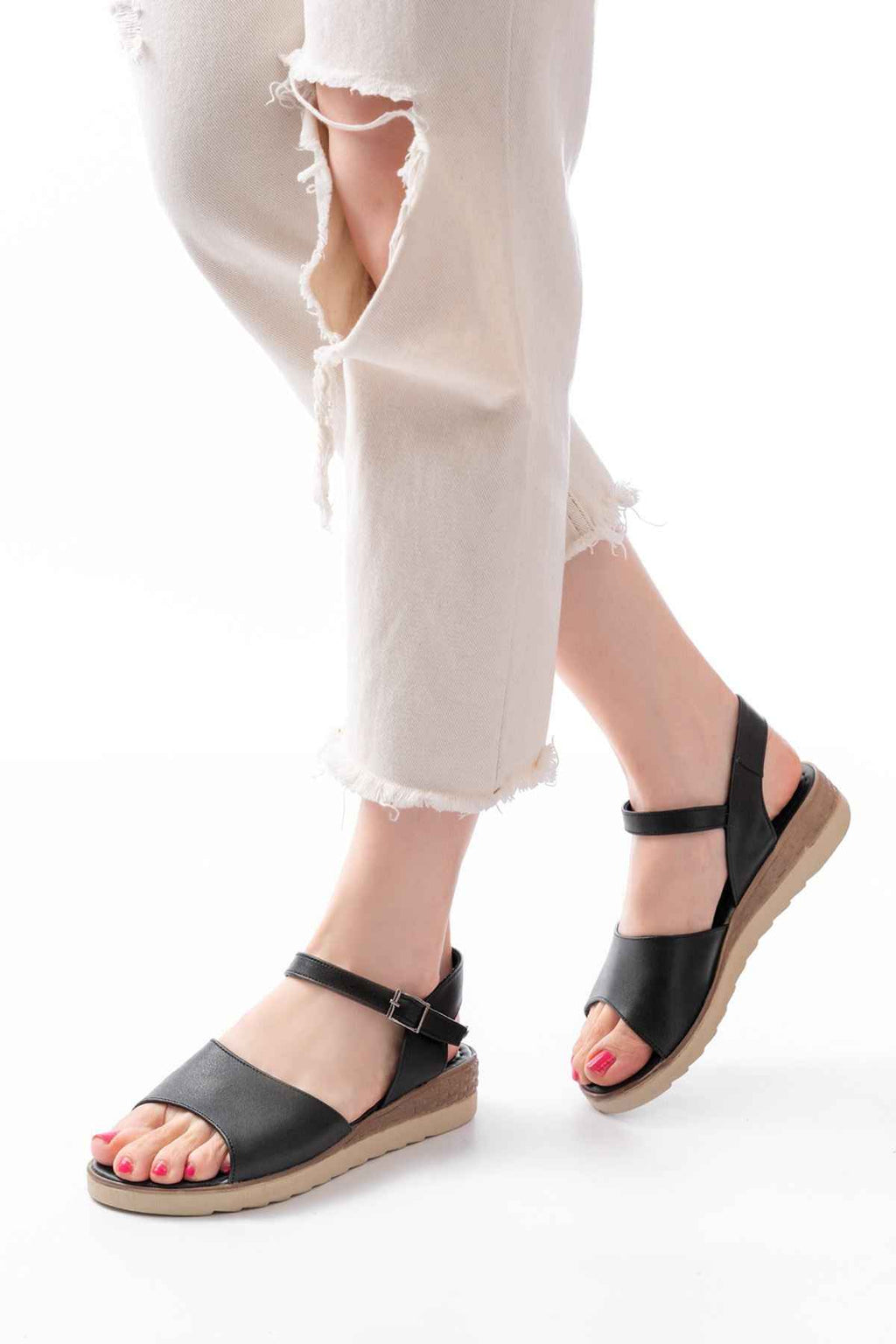 Ayakkabı Aşkı 692-500 Siyah Ortopedik Taban Tokalı Kadın Sandalet