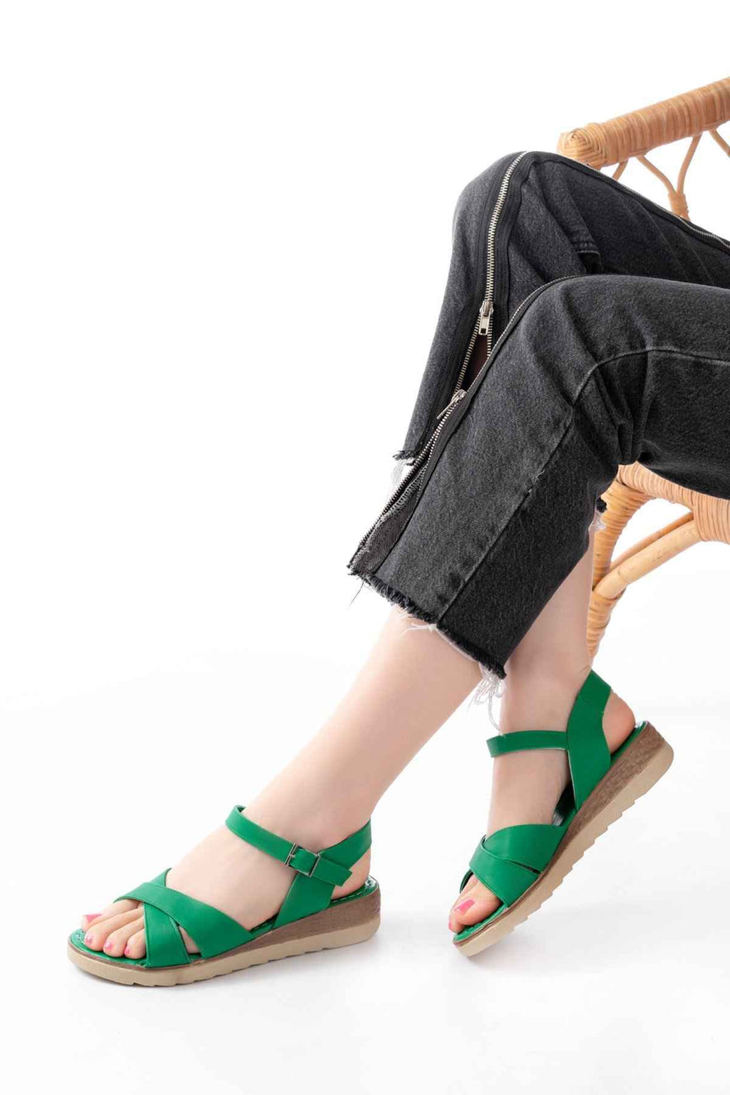 Ayakkabı Aşkı 692-564 Çimen Yeşili  Ortopedik Taban Çapraz Tokalı Kadın Sandalet