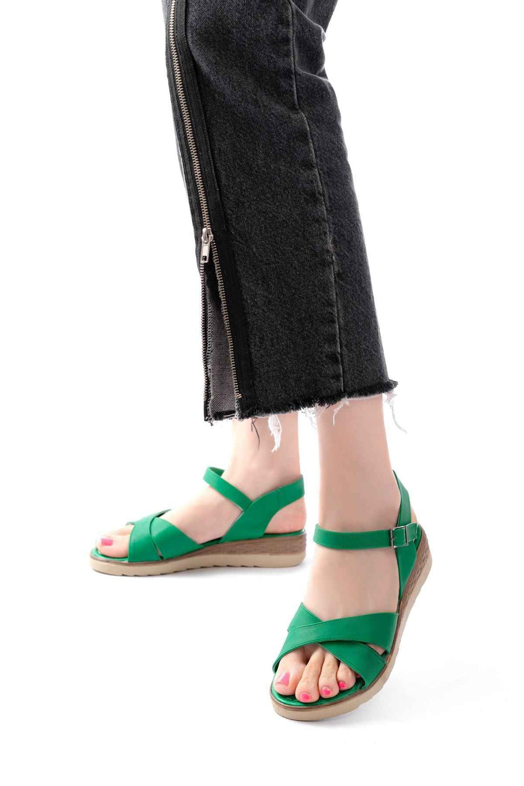 Ayakkabı Aşkı 692-564 Çimen Yeşili  Ortopedik Taban Çapraz Tokalı Kadın Sandalet