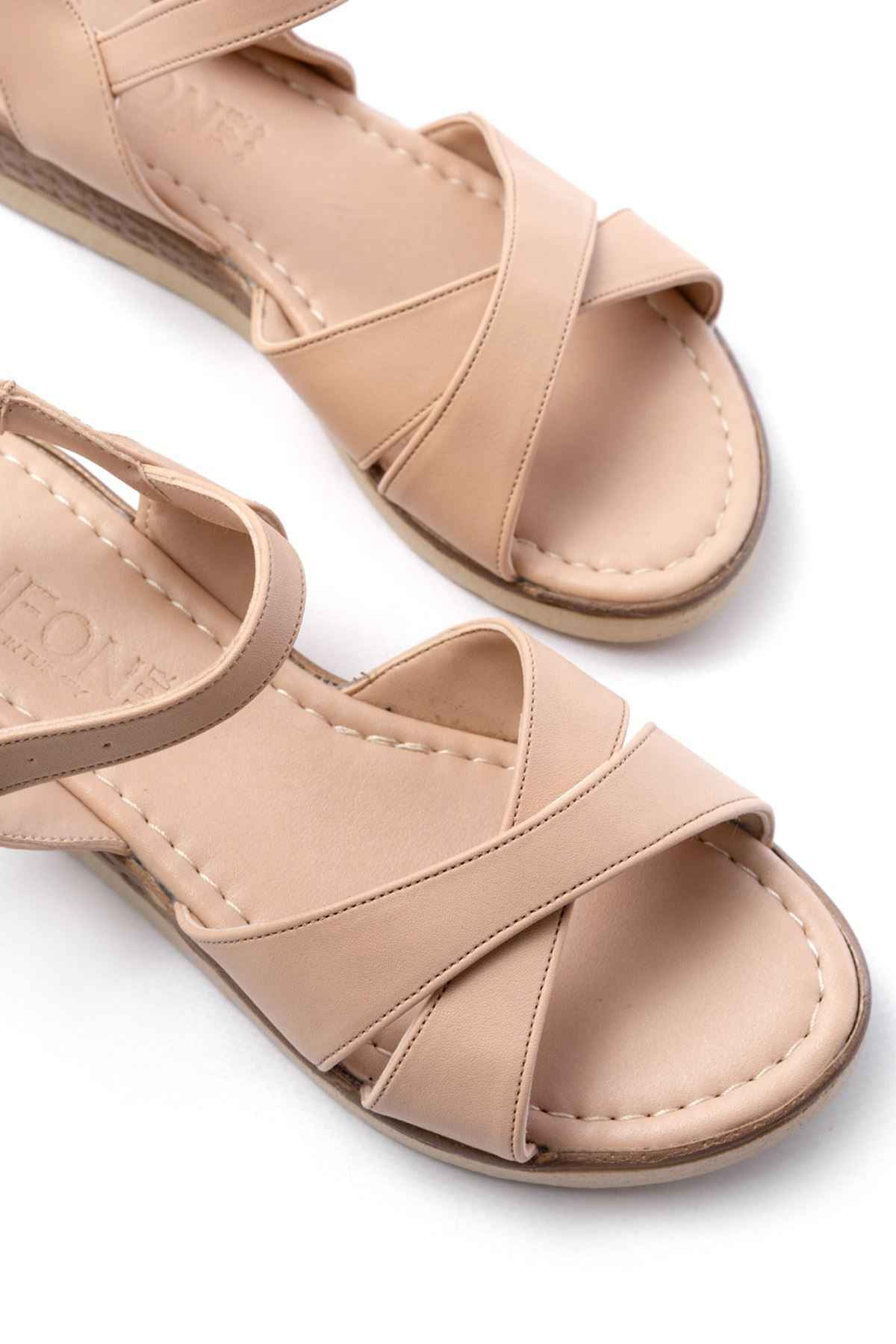 Ayakkabı Aşkı 692-564 Bej Ortopedik Taban Çapraz Tokalı Kadın Sandalet