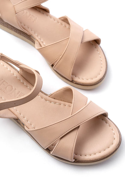 Ayakkabı Aşkı Bej Ortopedik Taban Çapraz Tokalı Kadın Sandalet