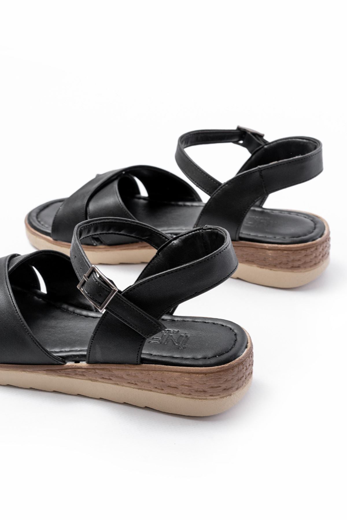 Ayakkabı Aşkı Siyah Ortopedik Taban Çapraz Tokalı Kadın Sandalet