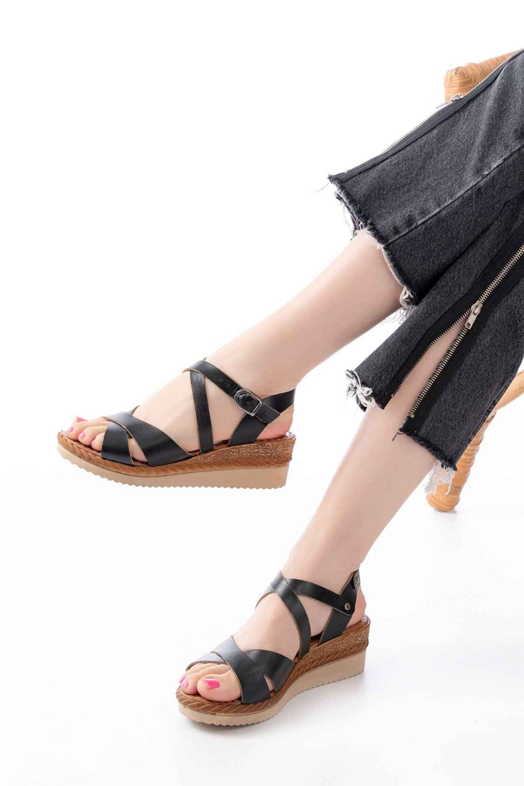 Ayakkabı Aşkı 731-045 Siyah Çapraz Hakiki Deri Dolgu Topuklu Günlük Kadın Sandalet