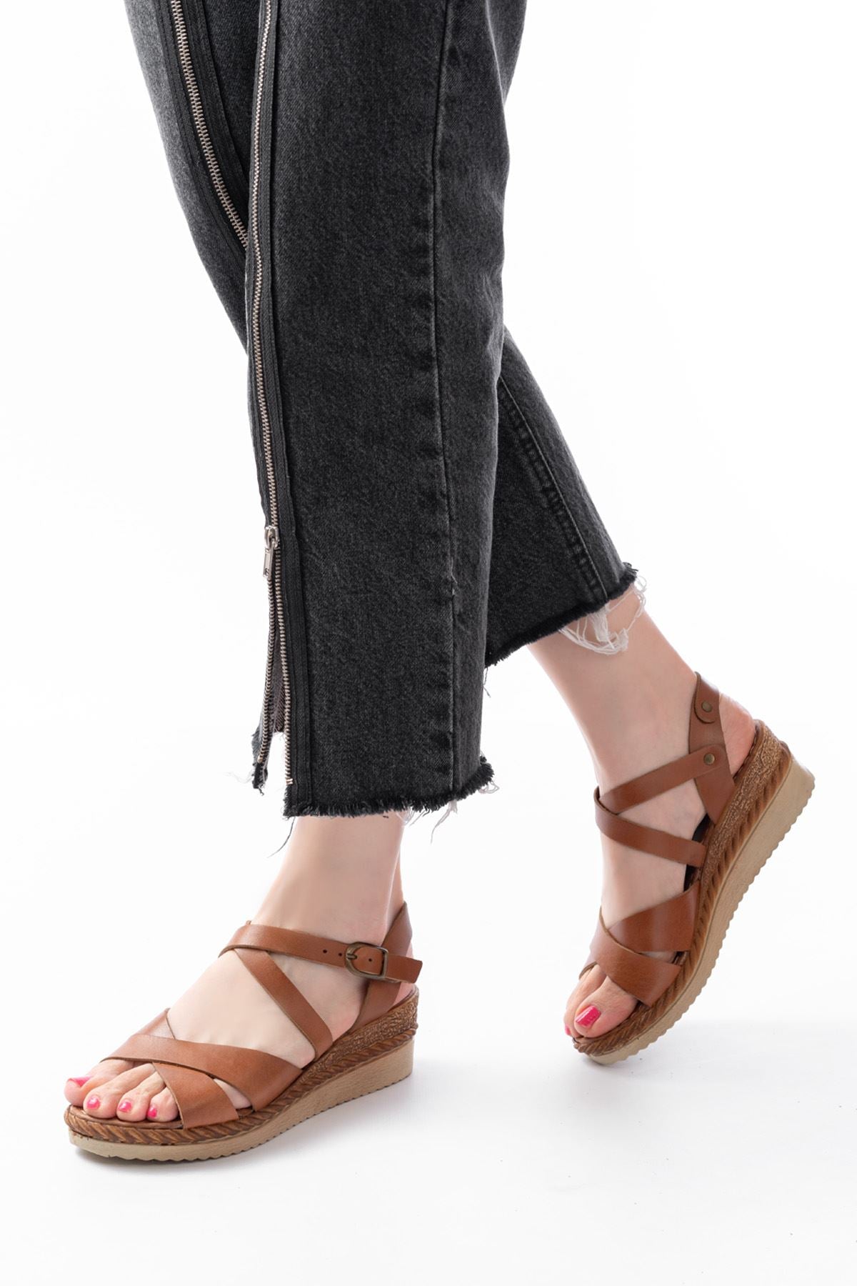 Ayakkabı Aşkı Taba Çapraz Hakiki Deri Dolgu Topuklu Günlük Kadın Sandalet