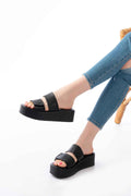 Ayakkabı Aşkı 861-1034 Siyah Çıtçıtlı Dolgu Topuk Kadın Terlik