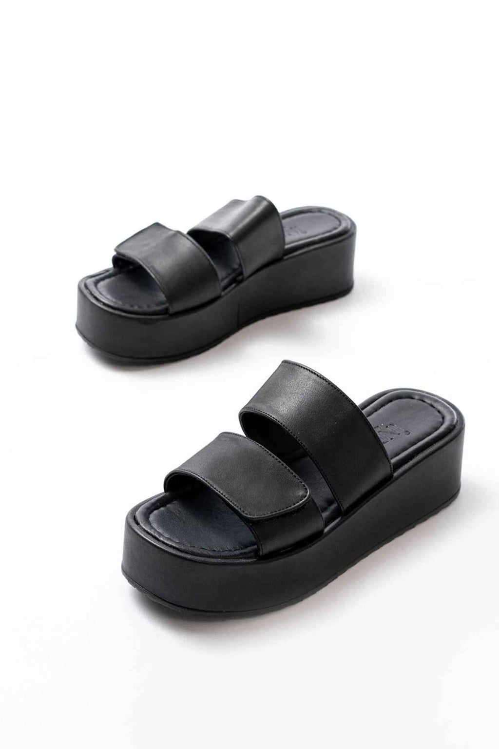 Ayakkabı Aşkı 861-1034 Siyah Çıtçıtlı Dolgu Topuk Kadın Terlik