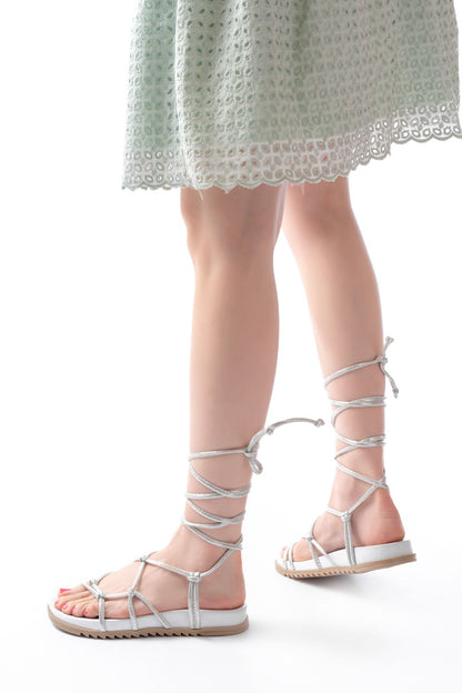 Ayakkabı Aşkı Beyaz Gümüş Bilekten Bağcıklı Kadın Sandalet