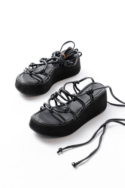 Ayakkabı Aşkı 1023 Siyah Dolgu Topuk Kadın Sandalet