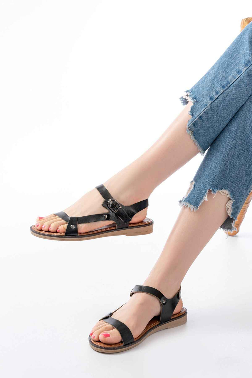 Ayakkabı Aşkı 205-090 Siyah Hakiki Deri Tokalı Kadın Sandalet