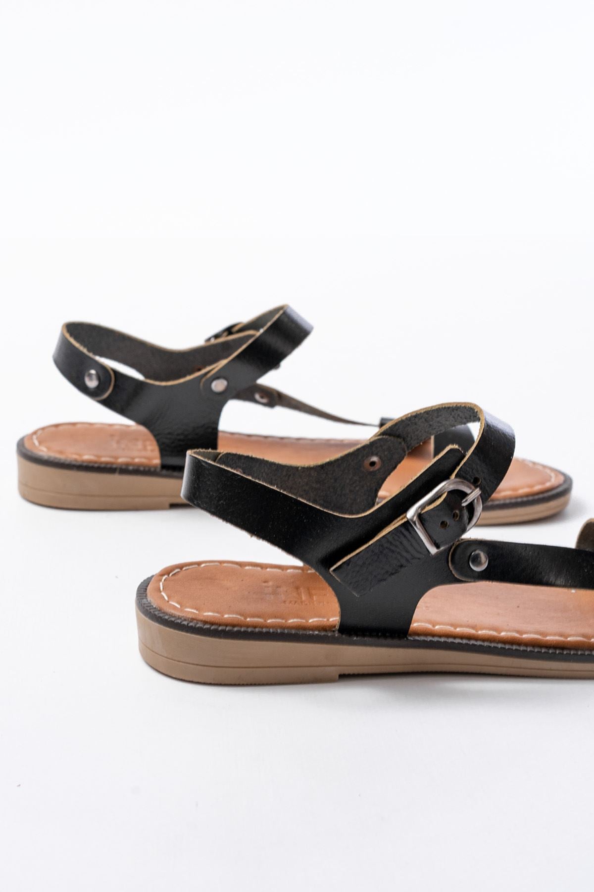 Ayakkabı Aşkı Siyah Hakiki Deri Tokalı Kadın Sandalet