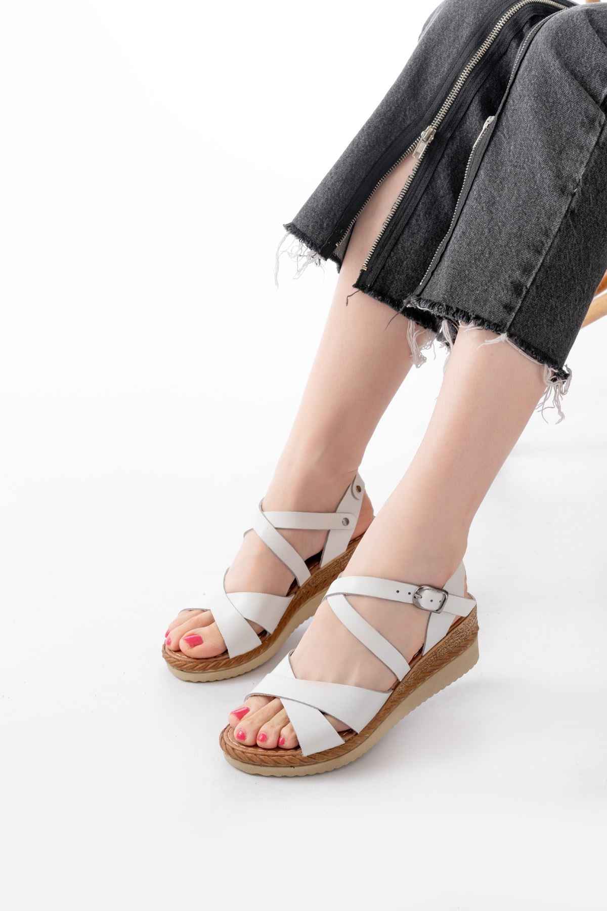Ayakkabı Aşkı 731-045 Beyaz Çapraz Hakiki Deri Dolgu Topuklu Günlük Kadın Sandalet
