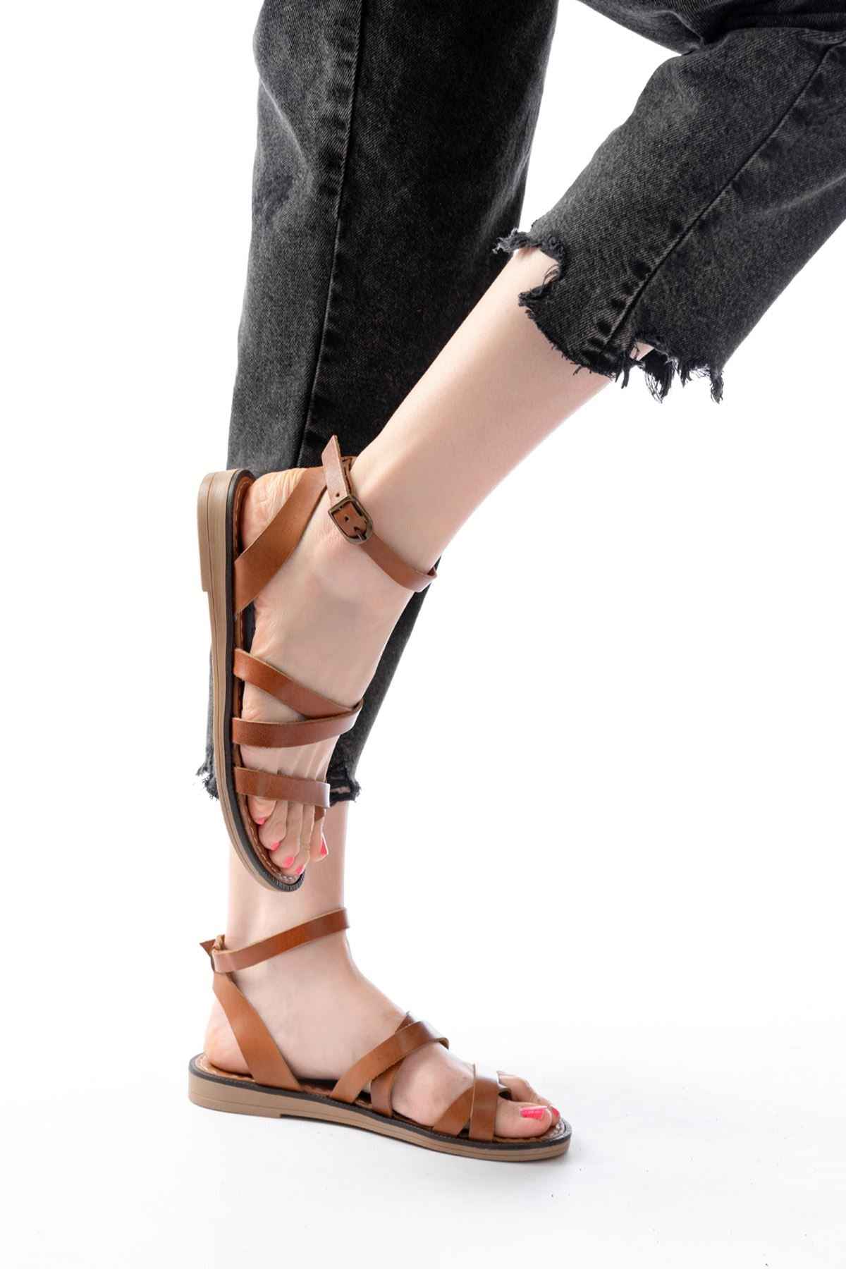Ayakkabı Aşkı 205-209 Taba  Hakiki Deri Tokalı Parmak Arası Kadın Sandalet