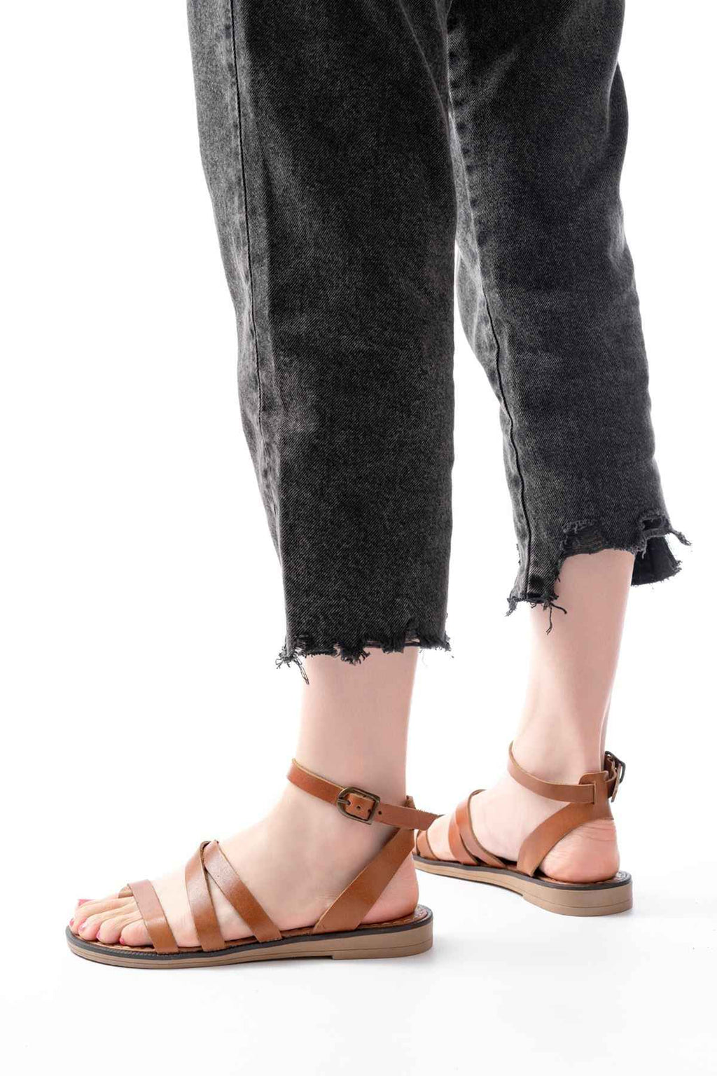 Ayakkabı Aşkı 205-209 Taba  Hakiki Deri Tokalı Parmak Arası Kadın Sandalet