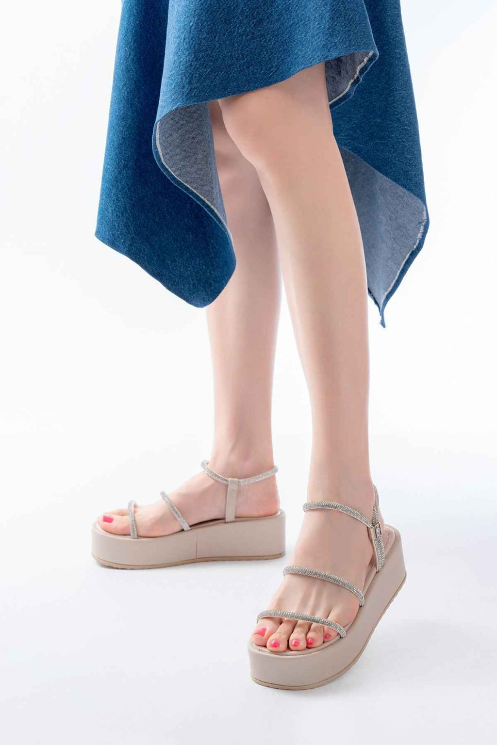 Ayakkabı Aşkı 861-1008 Bej Gümüş Taşlı Dolgu Topuklu Kadın Sandalet