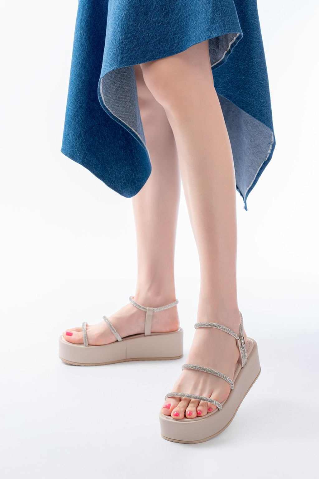 Ayakkabı Aşkı Bej Gümüş Taşlı Dolgu Topuklu Kadın Sandalet - Ayakkabı Aşkı