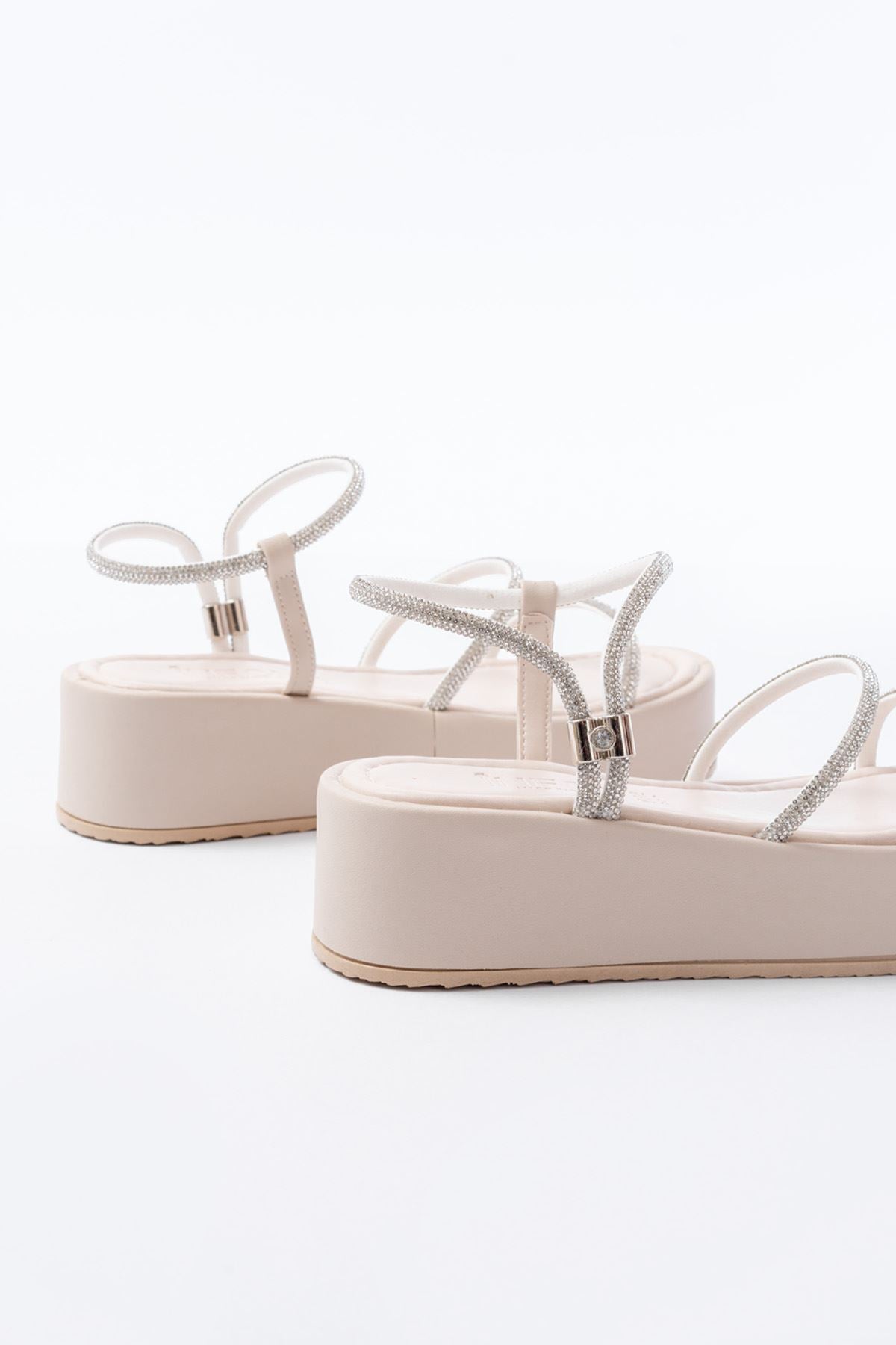 Ayakkabı Aşkı Bej Gümüş Taşlı Dolgu Topuklu Kadın Sandalet - Ayakkabı Aşkı